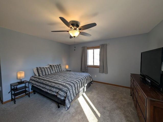 719 Lynne DRIVE, Waukesha, WI 53186