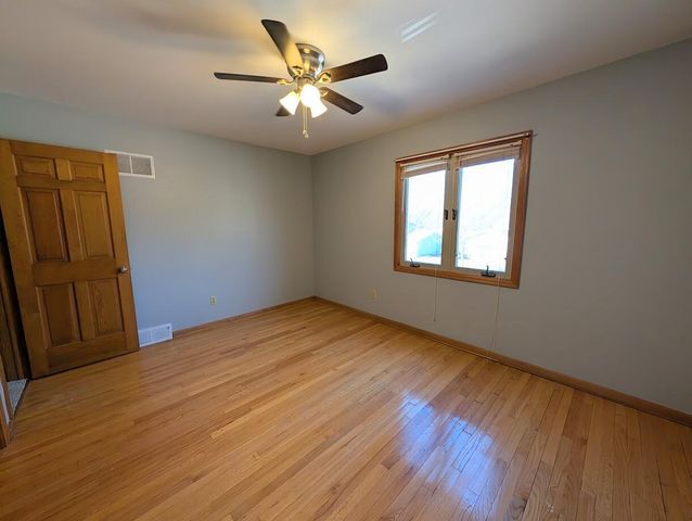 719 Lynne DRIVE, Waukesha, WI 53186