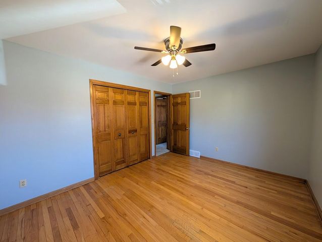 719 Lynne DRIVE, Waukesha, WI 53186