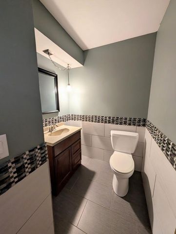 719 Lynne DRIVE, Waukesha, WI 53186