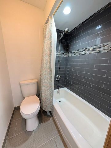 719 Lynne DRIVE, Waukesha, WI 53186