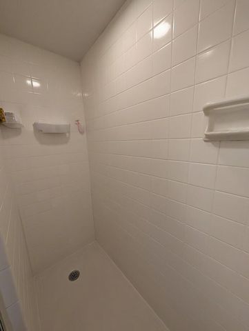 719 Lynne DRIVE, Waukesha, WI 53186