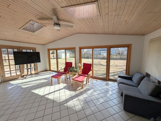 719 Lynne DRIVE, Waukesha, WI 53186