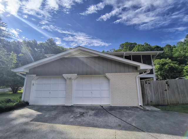 7739 Ridge Bay Drive, Hixson, TN 37343