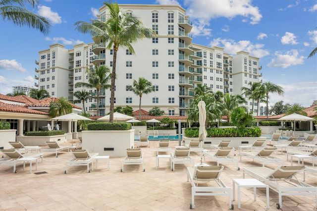 20000 E Country Club Dr 302, Aventura, FL 33180