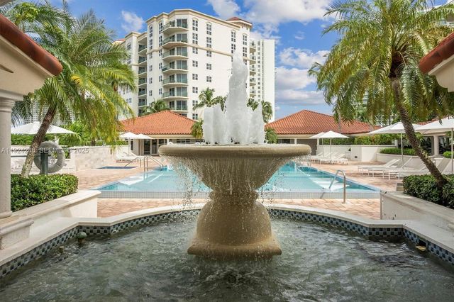 20000 E Country Club Dr 302, Aventura, FL 33180