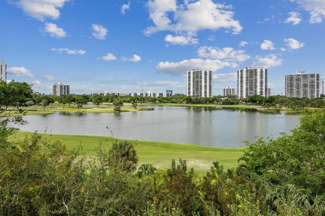 20000 E Country Club Dr 302, Aventura, FL 33180
