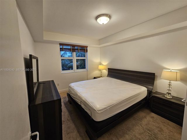 20000 E Country Club Dr 302, Aventura, FL 33180