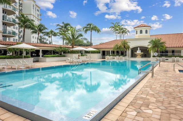 20000 E Country Club Dr 302, Aventura, FL 33180