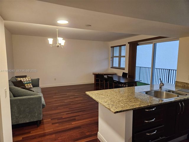 20000 E Country Club Dr 302, Aventura, FL 33180