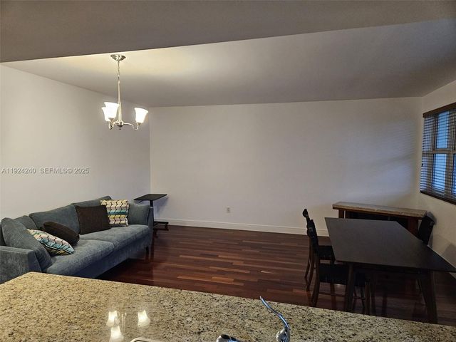 20000 E Country Club Dr 302, Aventura, FL 33180