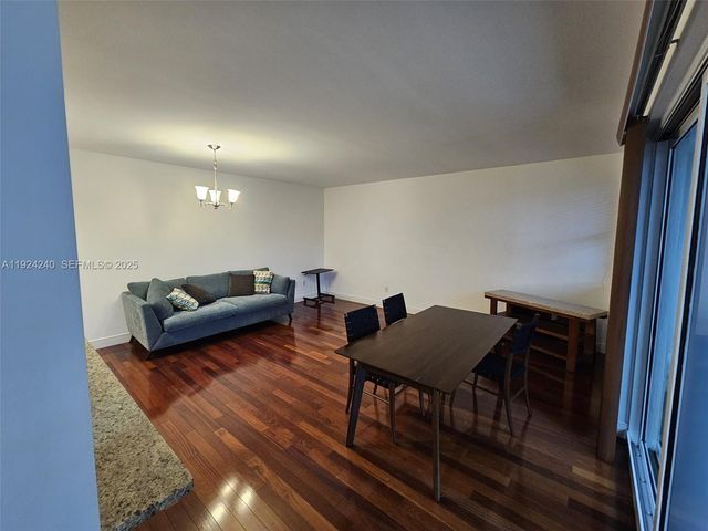 20000 E Country Club Dr 302, Aventura, FL 33180