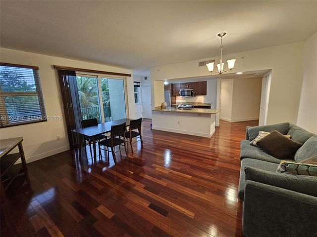 20000 E Country Club Dr 302, Aventura, FL 33180