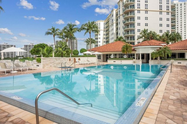 20000 E Country Club Dr 302, Aventura, FL 33180