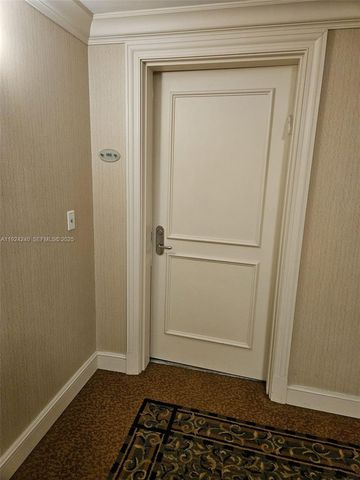 20000 E Country Club Dr 302, Aventura, FL 33180