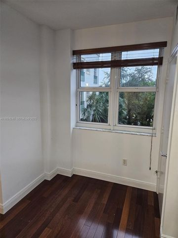 20000 E Country Club Dr 302, Aventura, FL 33180