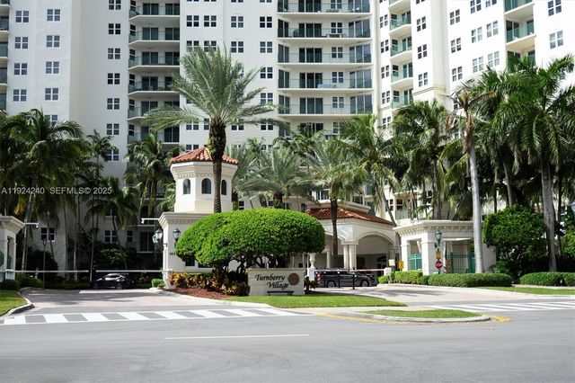 20000 E Country Club Dr 302, Aventura, FL 33180