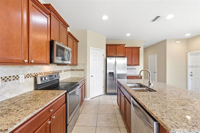 8961 TURNSTONE HAVEN PLACE, Tampa, FL 33619