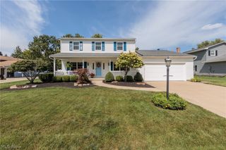 316 Crestview Drive, Elyria, OH 44035