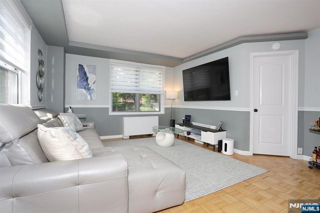 301 Beech Street 2H, Hackensack, NJ 07601