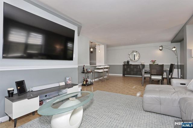 301 Beech Street 2H, Hackensack, NJ 07601