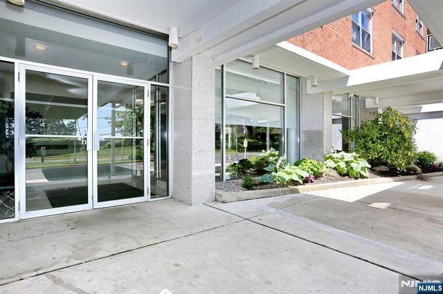 301 Beech Street 2H, Hackensack, NJ 07601