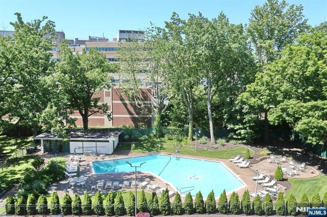 301 Beech Street 2H, Hackensack, NJ 07601