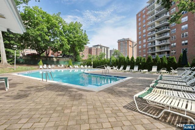 301 Beech Street 2H, Hackensack, NJ 07601