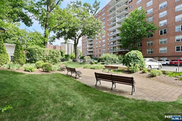 301 Beech Street 2H, Hackensack, NJ 07601