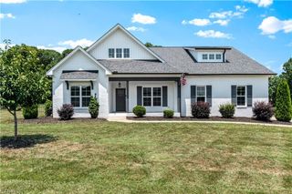 121 Beauchamp Oaks Court, Advance, NC 27006