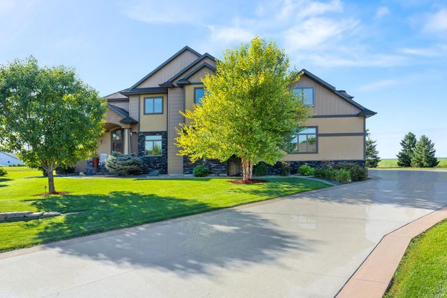 4856 2nd Street SW, Moorhead, MN 56560