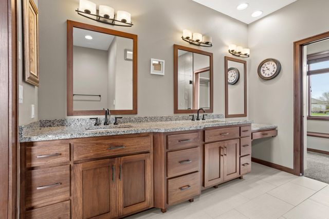 4856 2nd Street SW, Moorhead, MN 56560