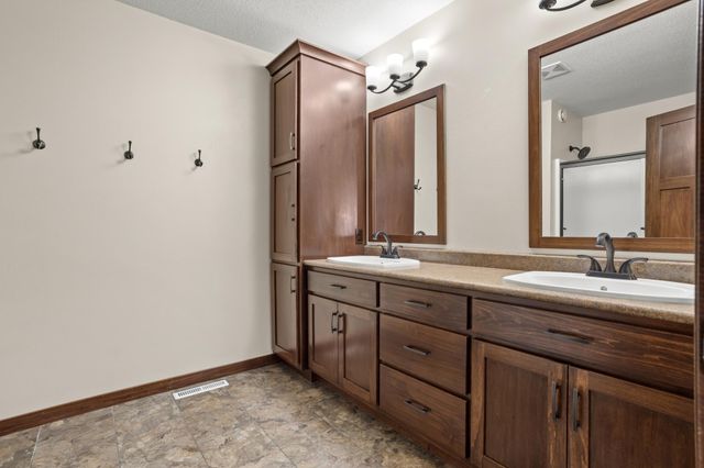 4856 2nd Street SW, Moorhead, MN 56560