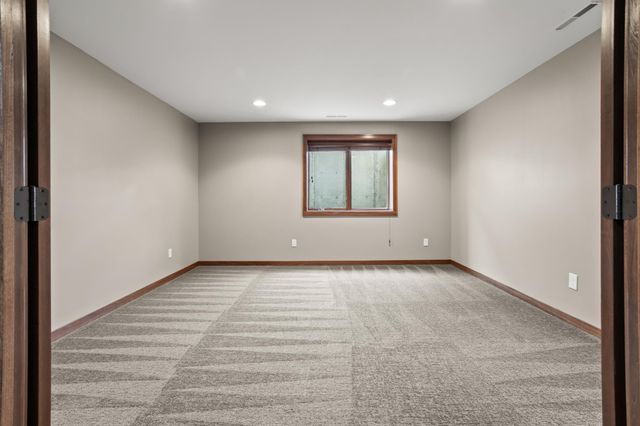 4856 2nd Street SW, Moorhead, MN 56560