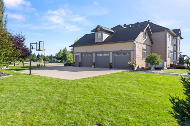 4856 2nd Street SW, Moorhead, MN 56560