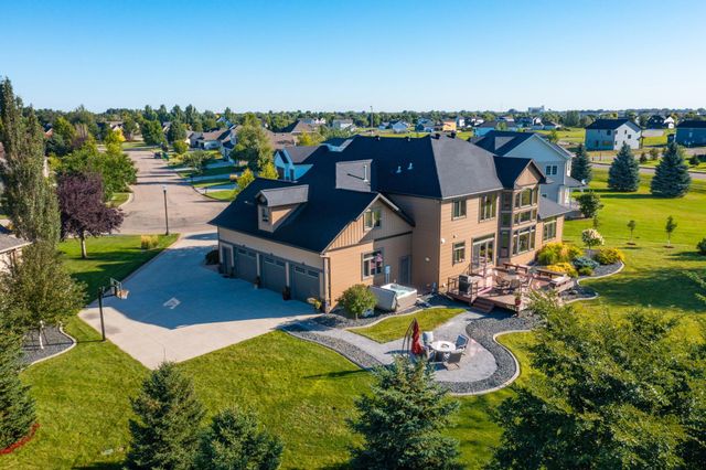 4856 2nd Street SW, Moorhead, MN 56560