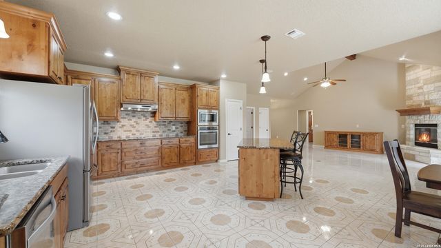 125 BIG SKY DR, New Braunfels, TX 78132