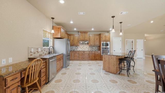 125 BIG SKY DR, New Braunfels, TX 78132