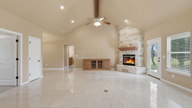 125 BIG SKY DR, New Braunfels, TX 78132