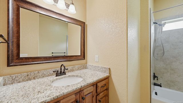 125 BIG SKY DR, New Braunfels, TX 78132