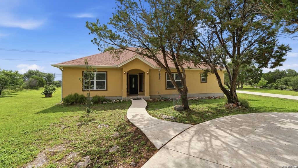 125 BIG SKY DR, New Braunfels, TX 78132