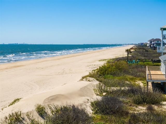 993 Gulf Road, Crystal Beach, TX 77650