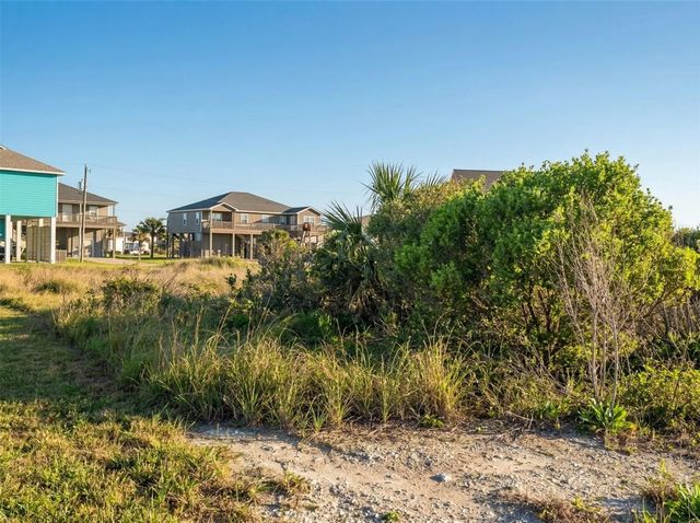 993 Gulf Road, Crystal Beach, TX 77650
