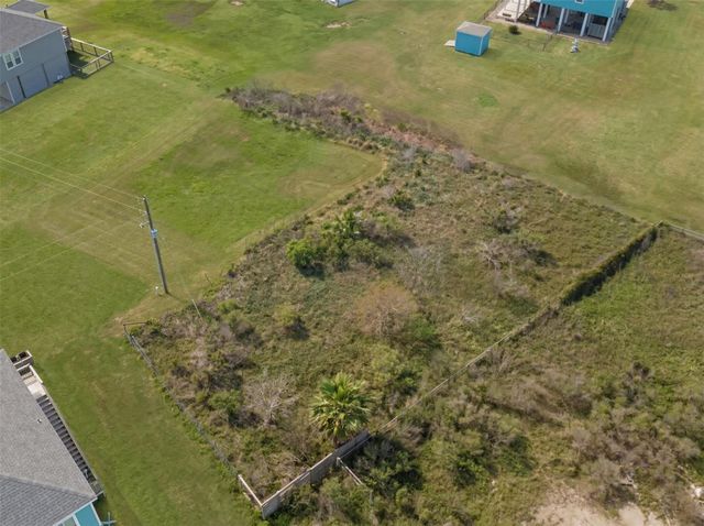 993 Gulf Road, Crystal Beach, TX 77650