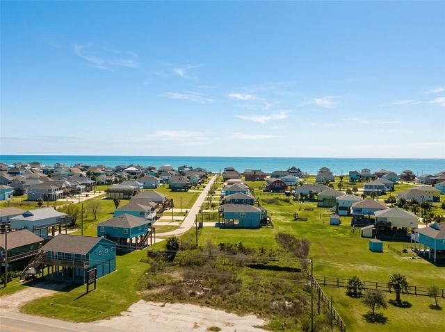 993 Gulf Road, Crystal Beach, TX 77650