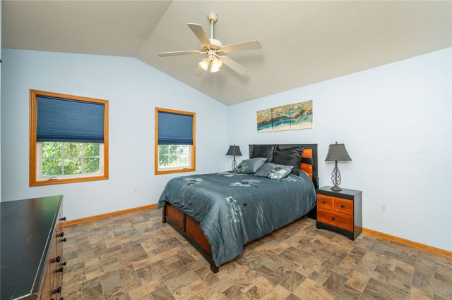 2100 Meadow Chase Lane 302, Des Moines, IA 50320