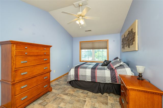 2100 Meadow Chase Lane 302, Des Moines, IA 50320