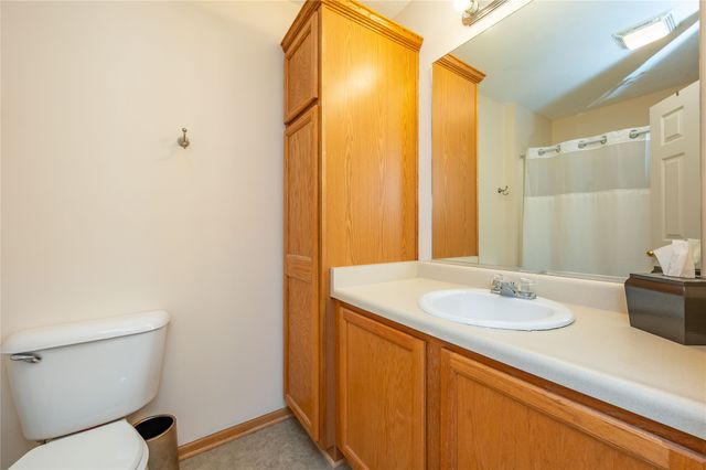 2100 Meadow Chase Lane 302, Des Moines, IA 50320
