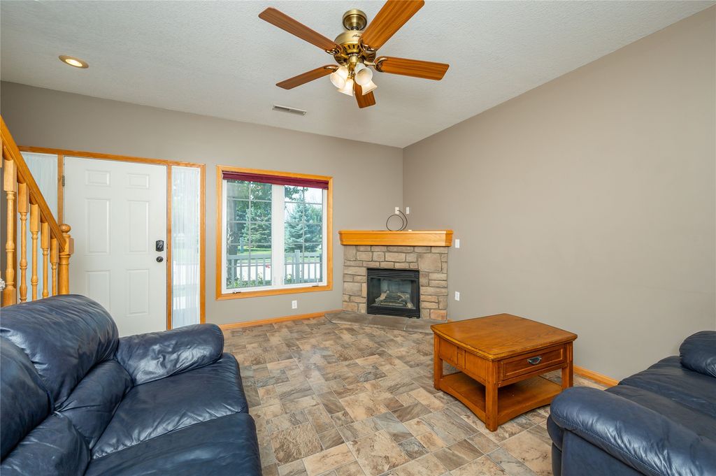 2100 Meadow Chase Lane 302, Des Moines, IA 50320
