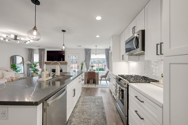 246 N Walden Elms Circle, The Woodlands, TX 77382